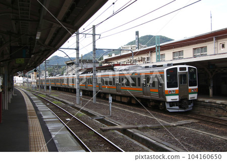 Joetsu Line 211 series train bound for Takasaki departing from Minakami Station Joetsu Line 211 series train bound for Takasaki departing from Minakami Station 104160650