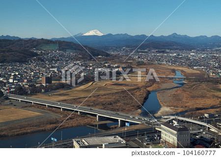 從市政府眺望高崎市的烏川、白雪覆蓋的淺間山、和田橋、八千代橋 從市政府眺望高崎市的烏川、白雪覆蓋的淺間山、和田橋、八千代橋 104160777