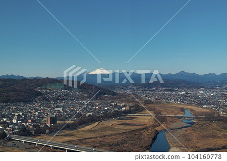 從市政府眺望高崎市的烏川、白雪覆蓋的淺間山、和田橋、八千代橋 從市政府眺望高崎市的烏川、白雪覆蓋的淺間山、和田橋、八千代橋 104160778