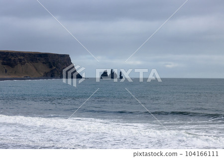 Atlantic ocean in Reynisfjara, south Iceland 104166111