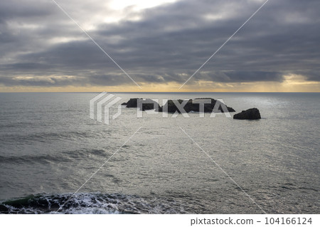 Atlantic Ocean with rocks, Dyrholaey, south Iceland Atlantic Ocean with rocks, Dyrholaey, south Iceland 104166124