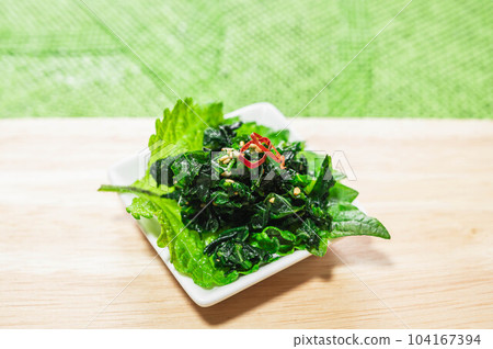 簡單的紫蘇葉佃煮 104167394