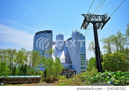 以羊蹄山為背景的希爾頓新雪谷村風景 104168181