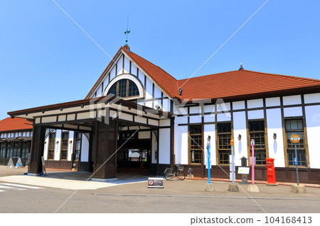 [Kagawa Prefecture] Sunny weather (JR Kotohira Station) 104168413