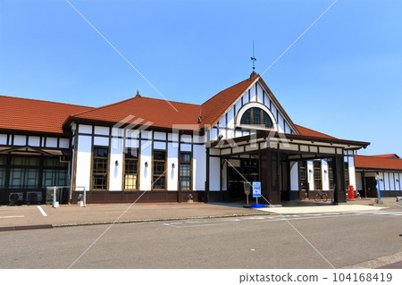 [Kagawa Prefecture] Sunny weather (JR Kotohira Station) 104168419