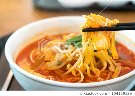 Chow Mein Korean Food Cuisine jjamppong jjambbong noodles 짬뽕 チャンポン 104169129