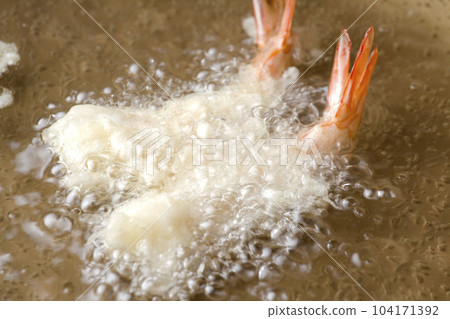 Shrimp tempura fried 104171392