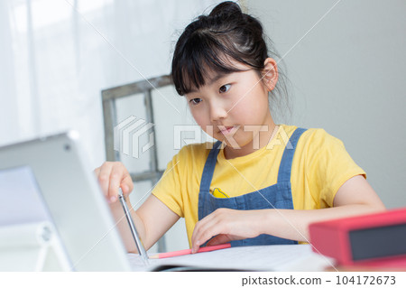 studying for junior high school entrance exam online 104172673