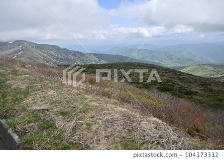 從藏王冰嶽山頂停車場看到的風景 104173312