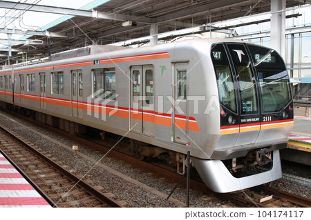 A Toyo Rapid Railway 2000 series train stopping at Myoden Station on the Tokyo Metro Tozai Line. A Toyo Rapid Railway 2000 series train stopping at Myoden Station on the Tokyo Metro Tozai Line. 104174117
