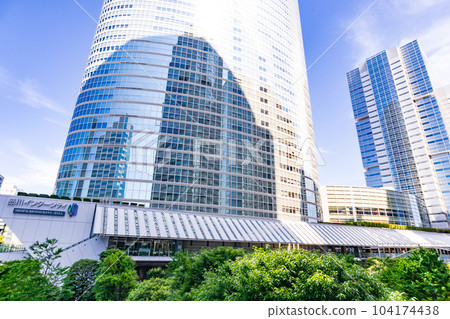 品川城際高層寫字樓和清新綠色的中央花園 104174438