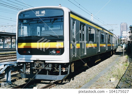 Series 209 on the Nambu Line stopping at the storage line 104175027