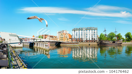 bridge, gdansk, canal 104176462