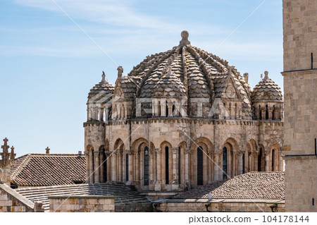 The lantern tower of the romanesque Cathedral of Zamora 104178144