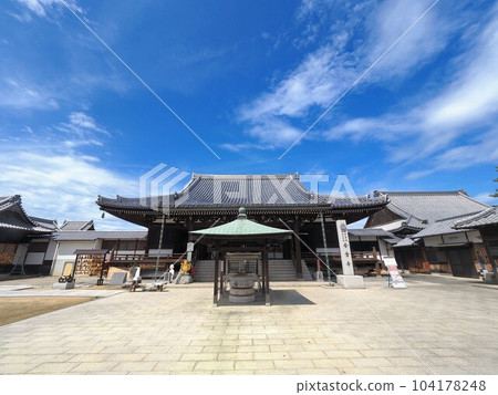 76th Fudasho, Konzoji [Konzojicho, Zentsuji City, Kagawa Prefecture] Main Hall 104178248