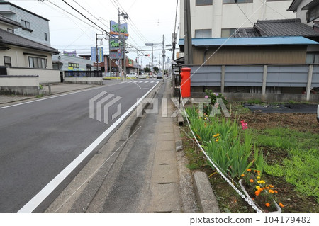 帶有圓形郵箱的千葉八街風景(八街眼科醫院附近的民宅前) 帶有圓形郵箱的千葉八街風景(八街眼科醫院附近的民宅前) 104179482