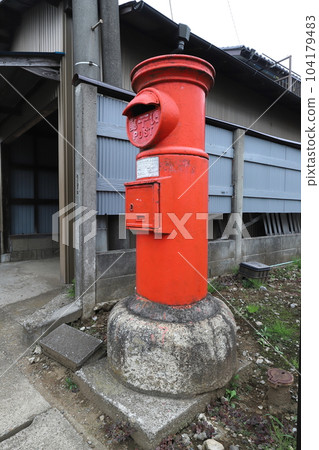 帶有圓形郵箱的千葉八街風景（八街眼科醫院附近的民宅前） 104179483