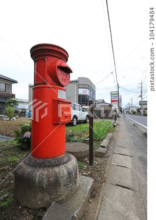 帶有圓形郵箱的千葉八街風景（八街眼科醫院附近的民宅前） 104179484