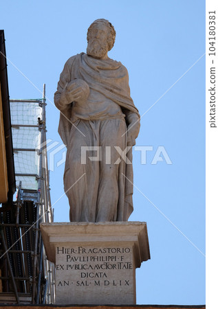 Marble statue of Girolamo Fracastoro (16th century), in Piazza dei Signori in Verona, Italy 104180381