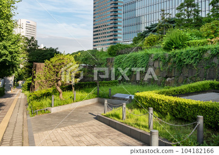 Akasaka Gomon Ruins in the Outer Moat of Edo Castle 104182166