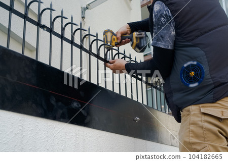 Crime prevention countertop mounting situation on the fence 01 Crime prevention countertop mounting situation on the fence 01 104182665