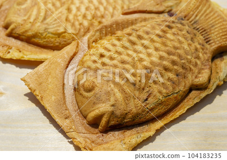 Sweet and delicious taiyaki 104183235