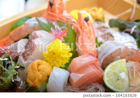 Funamori of sashimi for kaiseki cuisine at a ryokan Funamori of sashimi for kaiseki cuisine at a ryokan 104183826