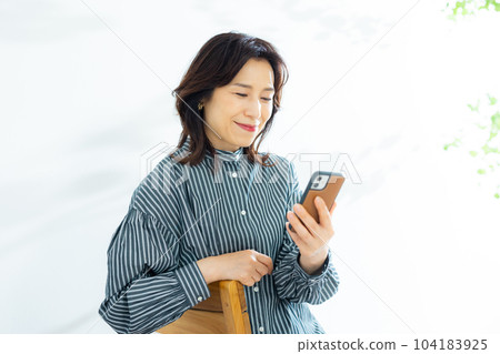 50歲的女性 50歲的女性 104183925