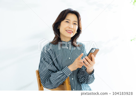 50歲的女性 50歲的女性 104183928