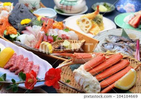 A ryokan kaiseki meal with luxurious funamori 104184669