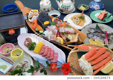 A ryokan kaiseki meal with luxurious funamori 104184673