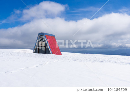 Hyogo Prefecture's highest peak, Mt. 104184709