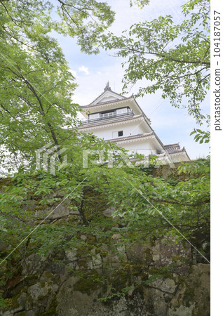 Aizuwakamatsu Castle (Tsuruga Castle) seen from between the fresh greenery Aizuwakamatsu Castle (Tsuruga Castle) seen from between the fresh greenery 104187057
