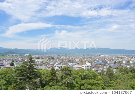 從會津若松城（敦賀城）的天守閣看到的會津若松市 104187067