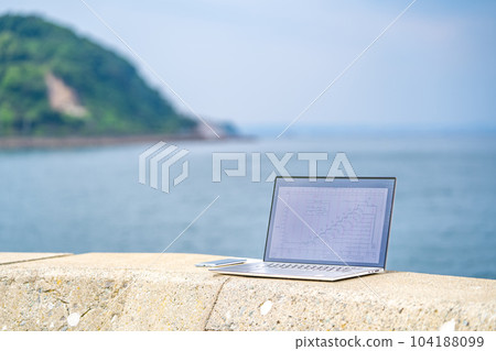 一流的建築師一邊看海一邊檢查施工進度 一流的建築師一邊看海一邊檢查施工進度 104188099