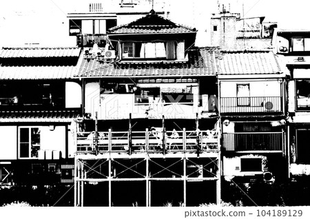 Kamogawa的Noryo Yuka風景黑白照片 104189129