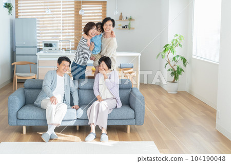Three-generation household Three-generation family Family 104190048