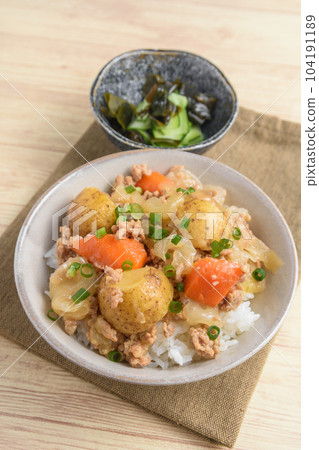 Minced meat nikujaga bowl Minced meat nikujaga bowl 104191189