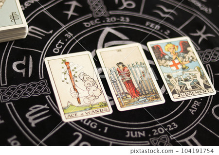 3 tarot cards drawn 104191754