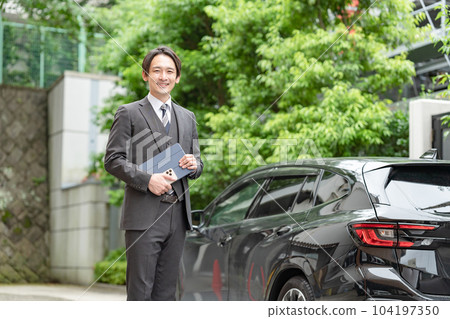 汽車經銷商 EV 104197350