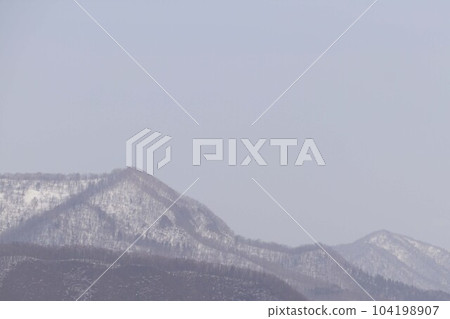 Mountain scenery seen in March 104198907
