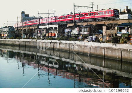 1982年11月28日,昭和時代,運行在橫濱小金町附近高架鐵路上的京急老1000型6輛特快列車(1174H) 1982年11月28日,昭和時代,運行在橫濱小金町附近高架鐵路上的京急老1000型6輛特快列車(1174H) 104199962