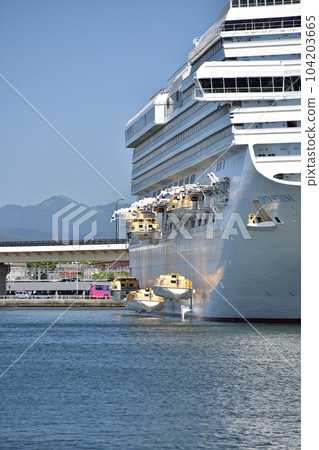 初夏在北海道函館市函館港拍攝“Costa Serena”號遊輪救生艇檢查 104203665