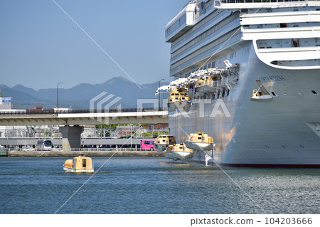 初夏在北海道函館市函館港拍攝“Costa Serena”號遊輪救生艇檢查 104203666