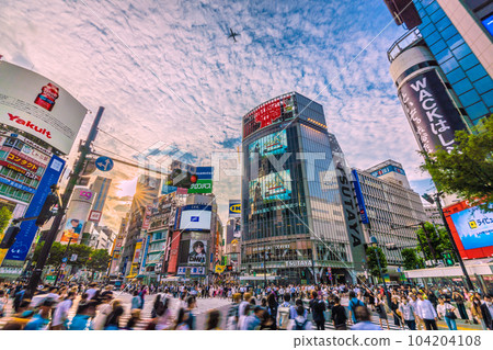 日本東京城市景觀 夏至時分，澀谷依然明亮。雨季的陽光……希望之光……連飛機=6月21日 104204108
