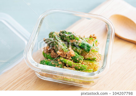 Pre-made asparagus with sesame sauce Pre-made asparagus with sesame sauce 104207798