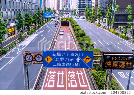 日本東京城市景觀銀座(屏幕背面)、新橋地下通道入口、昭和通(都營淺草線地下)等 日本東京城市景觀銀座(屏幕背面)、新橋地下通道入口、昭和通(都營淺草線地下)等 104208833