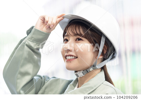 Young female engineer wearing a helmet 104209206