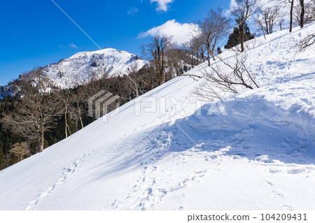 Hyogo Prefecture's highest peak, Mt. 104209431