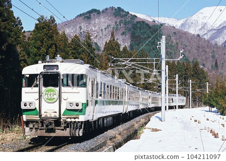 Goodbye Series 455 on the Senzan Line in the Winter Sky (Train operated on March 23, 2008) 104211097